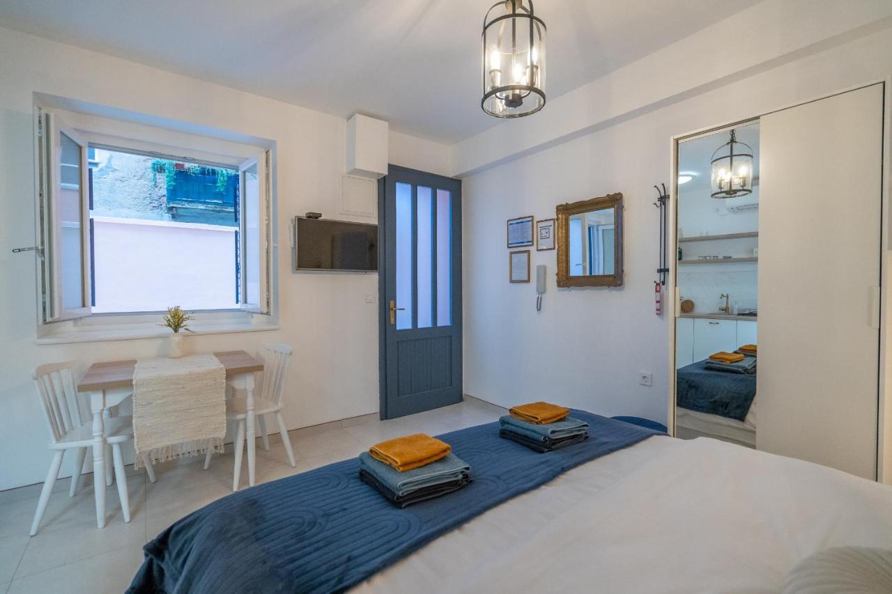 Starry Night Studio Apartment Rijeka Bagian luar foto